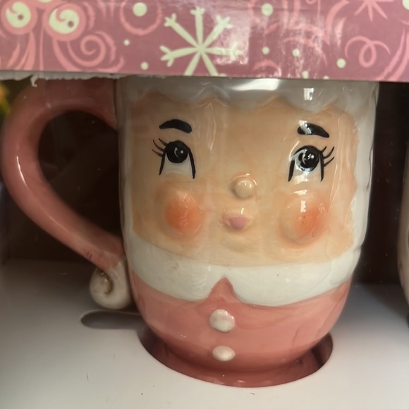 NIB Johanna Parker Christmas Santa & Mrs. Claus Mug Set Of 2 PASTEL PINK & GREEN - Picture 2 of 6